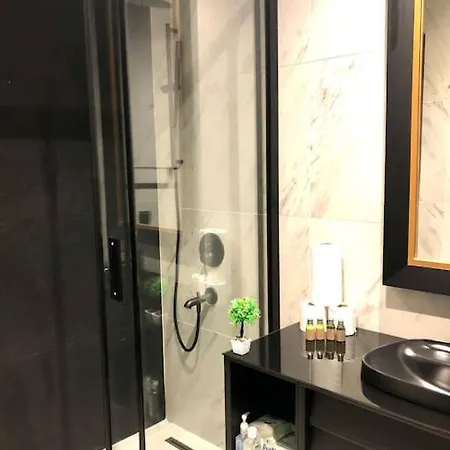Luxury - Pool, Parking & Gym In Beyoglu Apartment